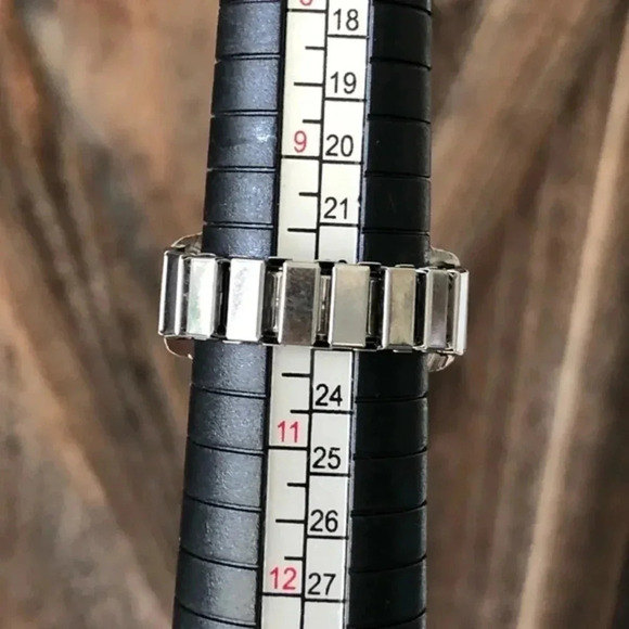 Black & Silver Analog Stretch Ring Watch NWT - Picture 4 of 4